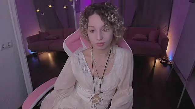 Mary Wohlberg online show from 27, 11, 2025