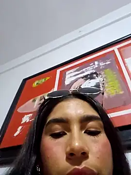 Snapshot of skinnyrox chatting on 15, 3, 2026 skinnyrox online show from 15, 3, 2026