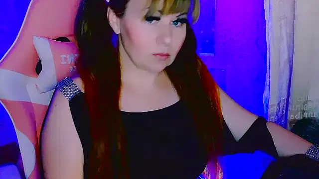 Snapshot of BESTLOLA chatting on 17, 11, 2025 BESTLOLA online show from 17, 11, 2025