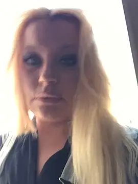 BunnyPleasures online show from 4, 12, 2025