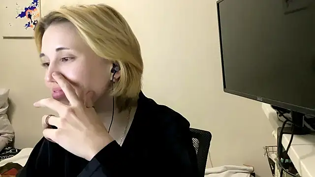 Snapshot of zxctoxic chatting on 17, 11, 2025 zxctoxic online show from 17, 11, 2025