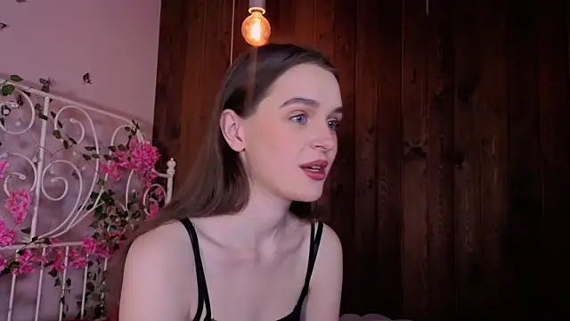 Snapshot of CathrineBinnie chatting on 25, 11, 2025 CathrineBinnie online show from 25, 11, 2025