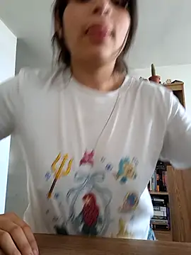 Snapshot of Emyii_ chatting on 22, 7, 2026 Emyii online show from 22, 7, 2026