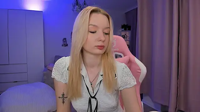 Tiffany Paw online show from 29, 11, 2025