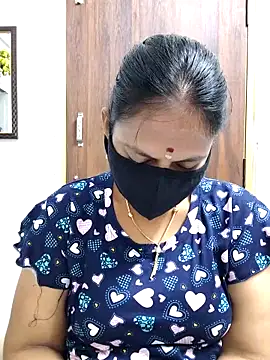 Snapshot of Queen-Neha chatting on 13, 4, 2026 Queen-Neha online show from 13, 4, 2026