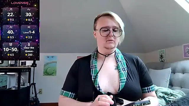 Snapshot of queerlyjaz chatting on 2, 5, 2026 queerlyjaz online show from 2, 5, 2026