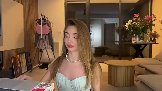 Snapshot of Jolienne chatting on 12, 3, 2026 Jolienne online show from 12, 3, 2026