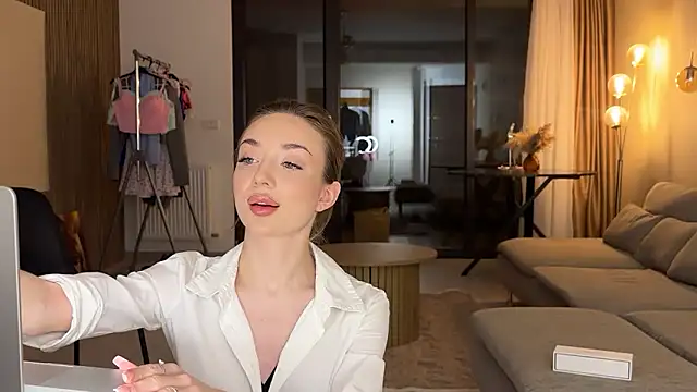 Snapshot of Jolienne chatting on 24, 3, 2026 Jolienne online show from 24, 3, 2026