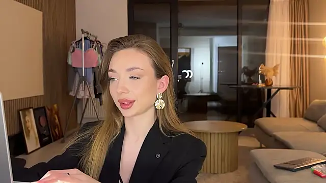 Snapshot of Jolienne chatting on 27, 3, 2026 Jolienne online show from 27, 3, 2026