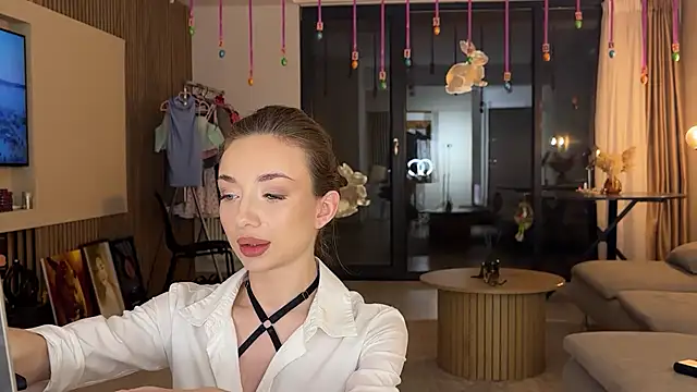 Snapshot of Jolienne chatting on 2, 4, 2026 Jolienne online show from 2, 4, 2026