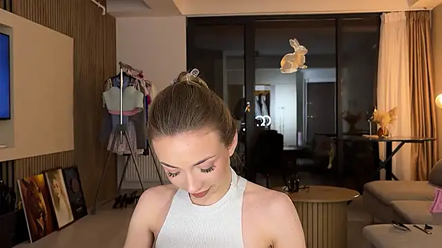 Snapshot of Jolienne chatting on 5, 4, 2026 Jolienne online show from 5, 4, 2026