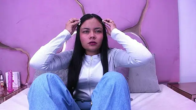 Aisha Leenss online show from 13, 2, 2026