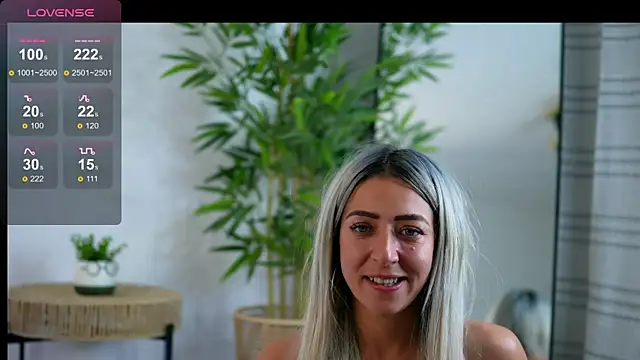 Snapshot of JuliaHyde chatting on 16, 4, 2026 JuliaHyde online show from 16, 4, 2026