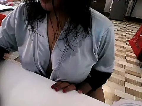 Snapshot of raveena_hot chatting on 9, 4, 2026 raveena hot online show from 9, 4, 2026