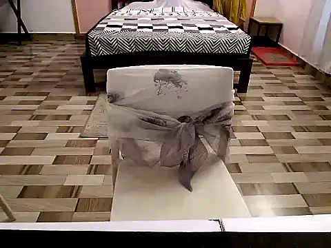 Snapshot of raveena_hot chatting on 22, 4, 2026 raveena hot online show from 22, 4, 2026