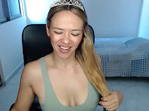 Snapshot of Annie_Cervantez chatting on 6, 4, 2026 Annie Cervantez online show from 6, 4, 2026