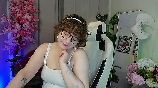 Snapshot of melissa___moore chatting on 21, 11, 2025 melissa moore online show from 21, 11, 2025