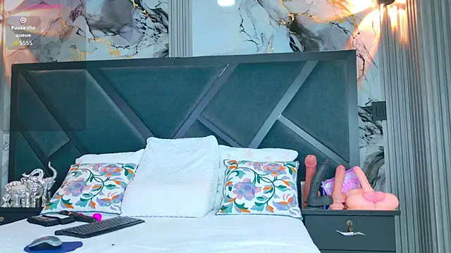 Snapshot of SofiaCopper chatting on 28, 11, 2025 SofiaCopper online show from 28, 11, 2025