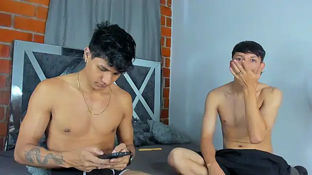 MaelSebasAndRobert1 online show from 18, 12, 2025