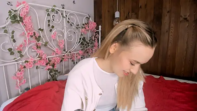 Snapshot of KristleKirst chatting on 28, 11, 2025 KristleKirst online show from 28, 11, 2025