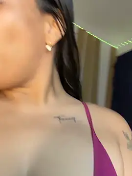 Snapshot of ArielleMillerr- chatting on 25, 11, 2025 ArielleMillerr- online show from 25, 11, 2025