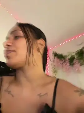 Snapshot of ArielleMillerr- chatting on 9, 4, 2026 ArielleMillerr- online show from 9, 4, 2026