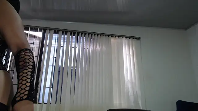 KendraStonee online show from 17, 12, 2025