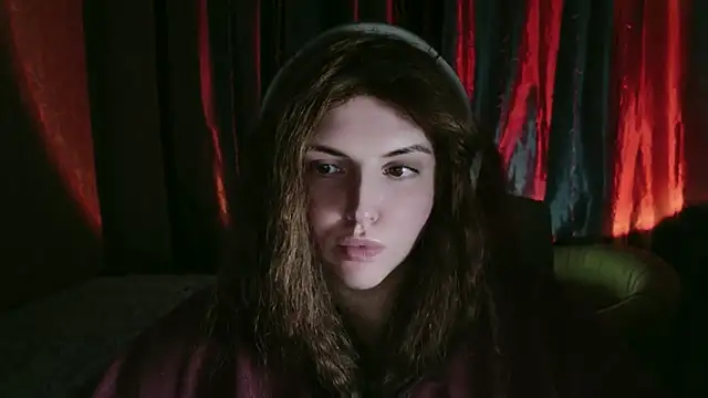 Snapshot of DaraSecret chatting on 23, 11, 2025 DaraSecret online show from 23, 11, 2025