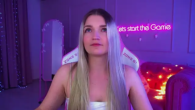 AnnyRaii online show from 5, 12, 2025