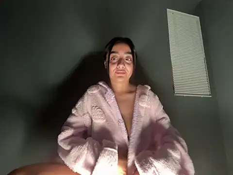 Snapshot of reinaass chatting on 30, 3, 2026 reinaass online show from 30, 3, 2026