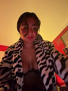 Snapshot of reinaass chatting on 3, 4, 2026 reinaass online show from 3, 4, 2026