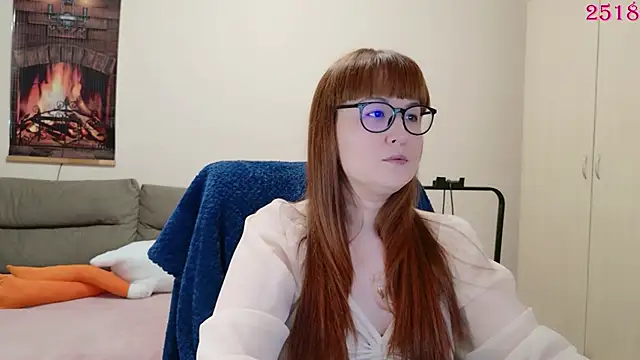 Snapshot of Foxy-lady chatting on 5, 4, 2026 Foxy-lady online show from 5, 4, 2026