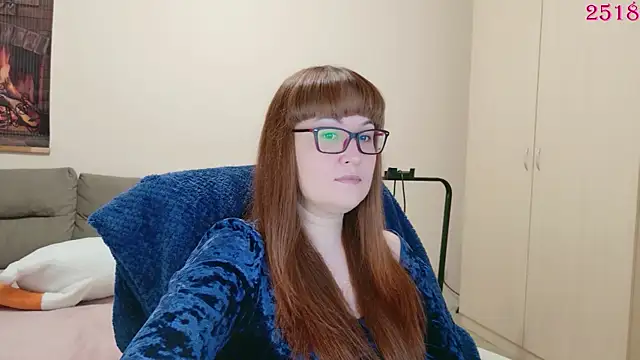 Snapshot of Foxy-lady chatting on 6, 4, 2026 Foxy-lady online show from 6, 4, 2026