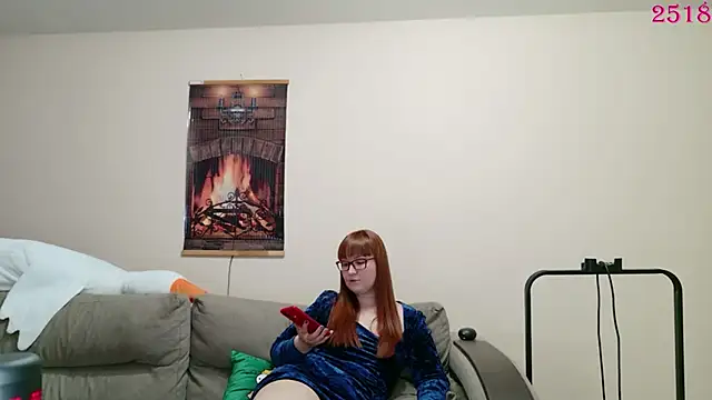 Snapshot of Foxy-lady chatting on 12, 4, 2026 Foxy-lady online show from 12, 4, 2026