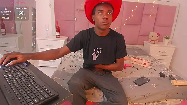 Snapshot of NoahJhonson69 chatting on 27, 11, 2025 NoahJhonson69 online show from 27, 11, 2025