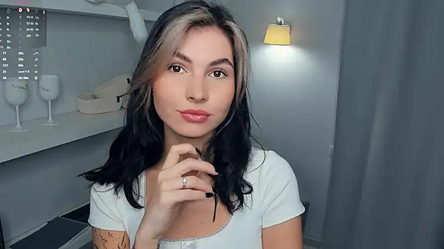 Snapshot of FeliciaKogen chatting on 25, 11, 2025 FeliciaKogen online show from 25, 11, 2025