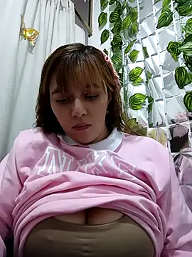 Snapshot of Juanita-30 chatting on 25, 11, 2025 Juanita-30 online show from 25, 11, 2025