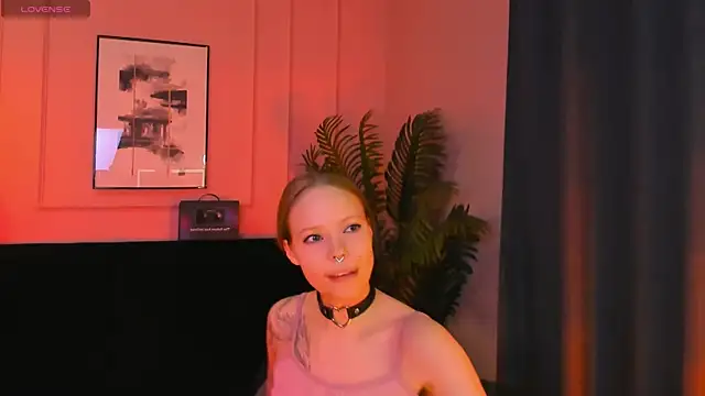 Snapshot of lucy_loy chatting on 15, 4, 2026 lucy loy online show from 15, 4, 2026