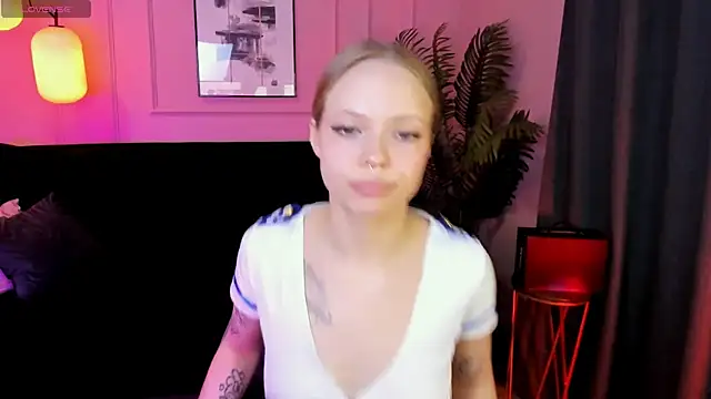 Snapshot of lucy_loy chatting on 16, 4, 2026 lucy loy online show from 16, 4, 2026