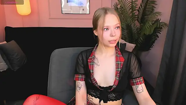 Snapshot of lucy_loy chatting on 17, 5, 2026 lucy loy online show from 17, 5, 2026