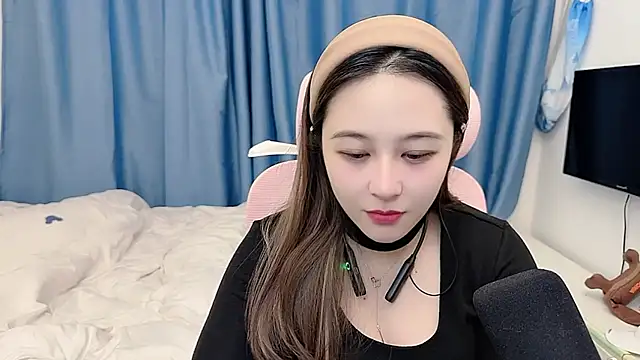 Snapshot of TTtia_ chatting on 14, 12, 2025 TTtia online show from 14, 12, 2025