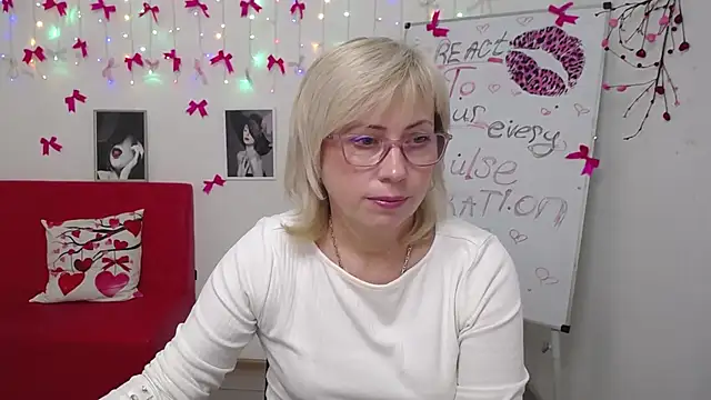 Snapshot of LaurenWishy chatting on 5, 3, 2026 LaurenWishy online show from 5, 3, 2026