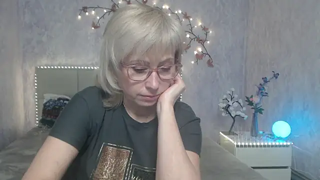 Snapshot of LaurenWishy chatting on 13, 3, 2026 LaurenWishy online show from 13, 3, 2026