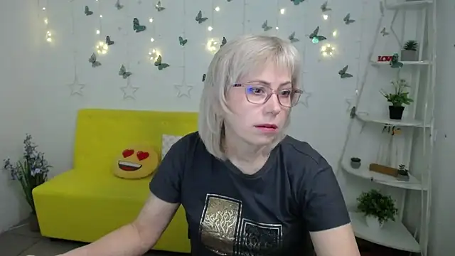 Snapshot of LaurenWishy chatting on 15, 3, 2026 LaurenWishy online show from 15, 3, 2026