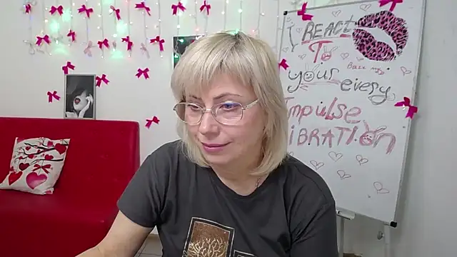 Snapshot of LaurenWishy chatting on 23, 3, 2026 LaurenWishy online show from 23, 3, 2026