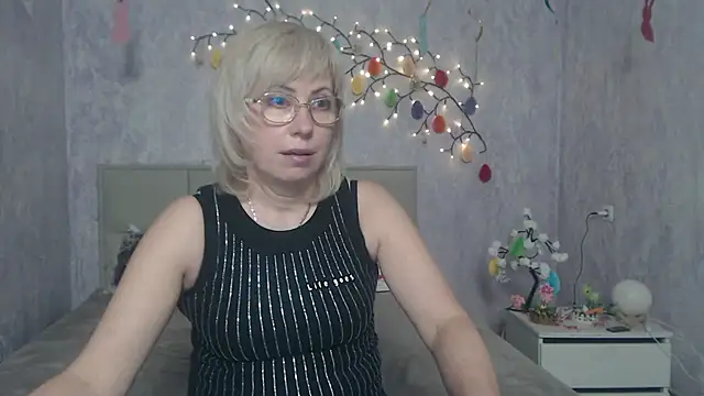 Snapshot of LaurenWishy chatting on 5, 4, 2026 LaurenWishy online show from 5, 4, 2026