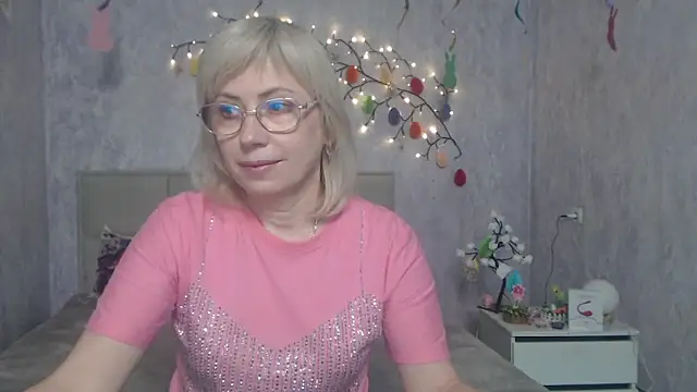 Snapshot of LaurenWishy chatting on 6, 4, 2026 LaurenWishy online show from 6, 4, 2026