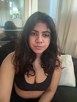 Snapshot of TiaBella_ chatting on 25, 2, 2026 TiaBella online show from 25, 2, 2026