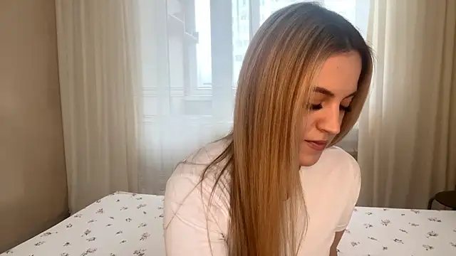 LuciaShadwell online show from 2, 12, 2025