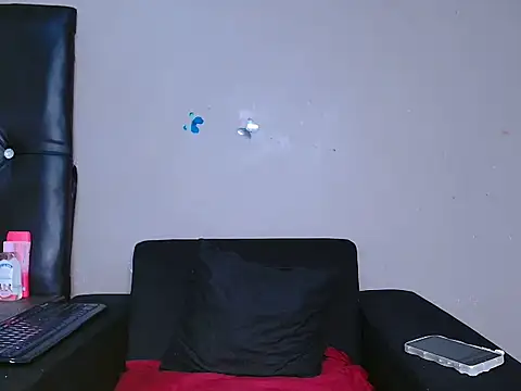 Snapshot of YELLOW-MELLO chatting on 26, 11, 2025 YELLOW-MELLO online show from 26, 11, 2025